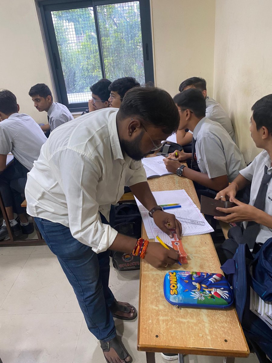 ABVP_Rajkot's tweet image. #ABVPMembership Drive અંતર્ગત 

#ABVPRajkot મહાનગર  કાર્યકર્તાઓ દ્વારા વિવિધ શાળાના વિદ્યાર્થીઓની સદસ્યતા કરવામાં આવી.

#JoinABVP

#JoinABVPGJ

#ABVPGujarat