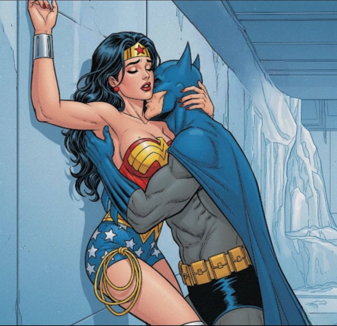 MrsDianaWayne1's tweet image. #Batman and #WonderWoman!
#WonderBaturday to power couple. #WonderBat forever.
@BrandonTalbot10 @BatWonder3
