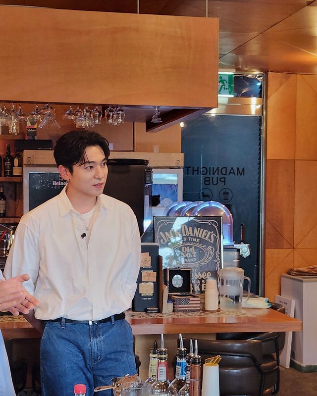 DKyungna's tweet photo. Ice cream date with mas sungjin 🫶
Natapnya penuh cinta banget mas sungjin 🥰🥰
#MyDaySelcaDay #MDSD #DAY6 #SUNGJIN #icecreamdate https://t.co/vorb6VpPXn