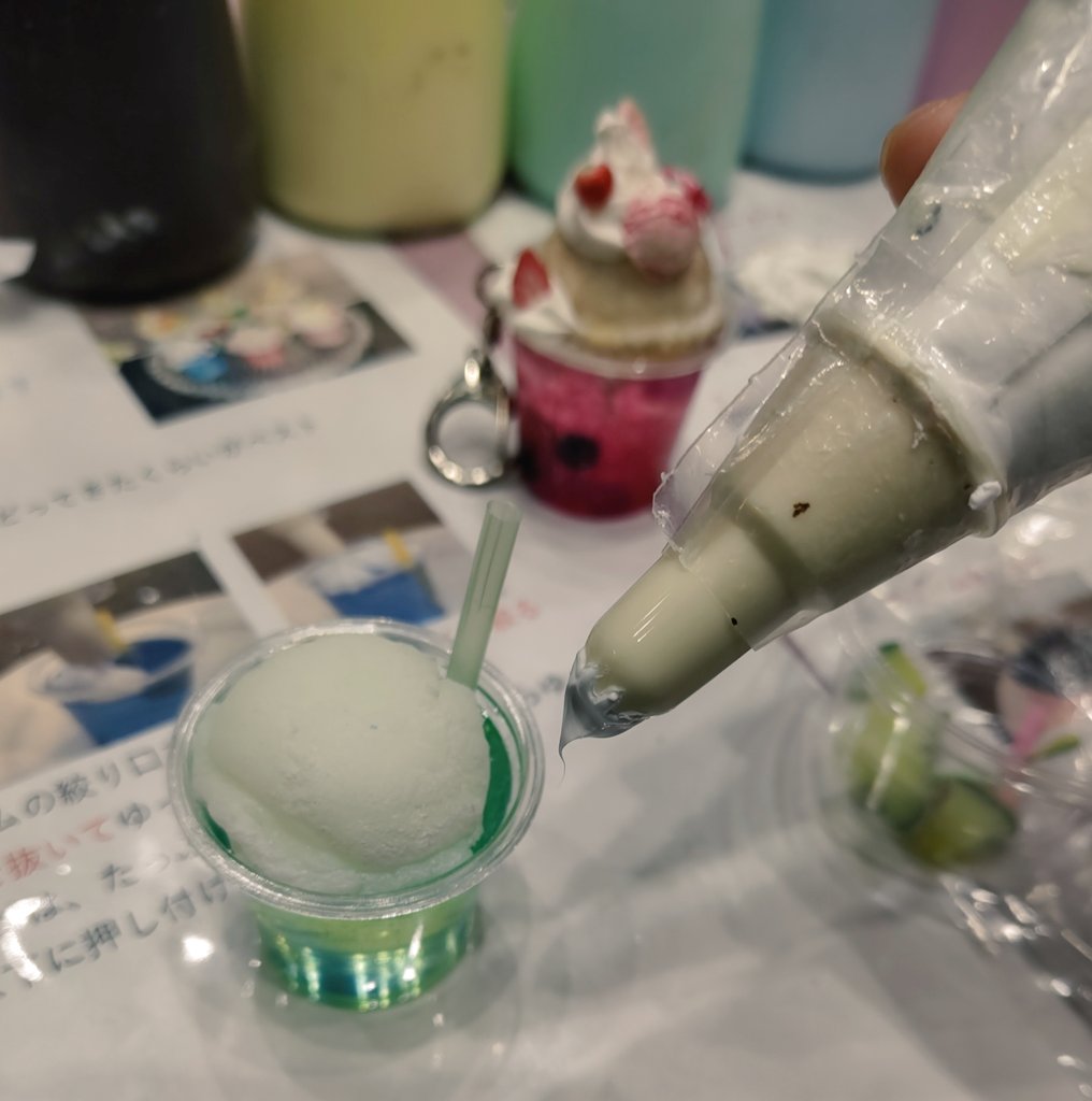 chinchilla_fri's tweet image. とても久しぶりにお客さんとして行ったデザフェス🖌️めちゃ楽しかった!!
はじめてハンドメイド体験エリアにも突入して大盛りメロンクリームソーダつくった!!最高の眺めだ〜〜🍈
#デザフェス61