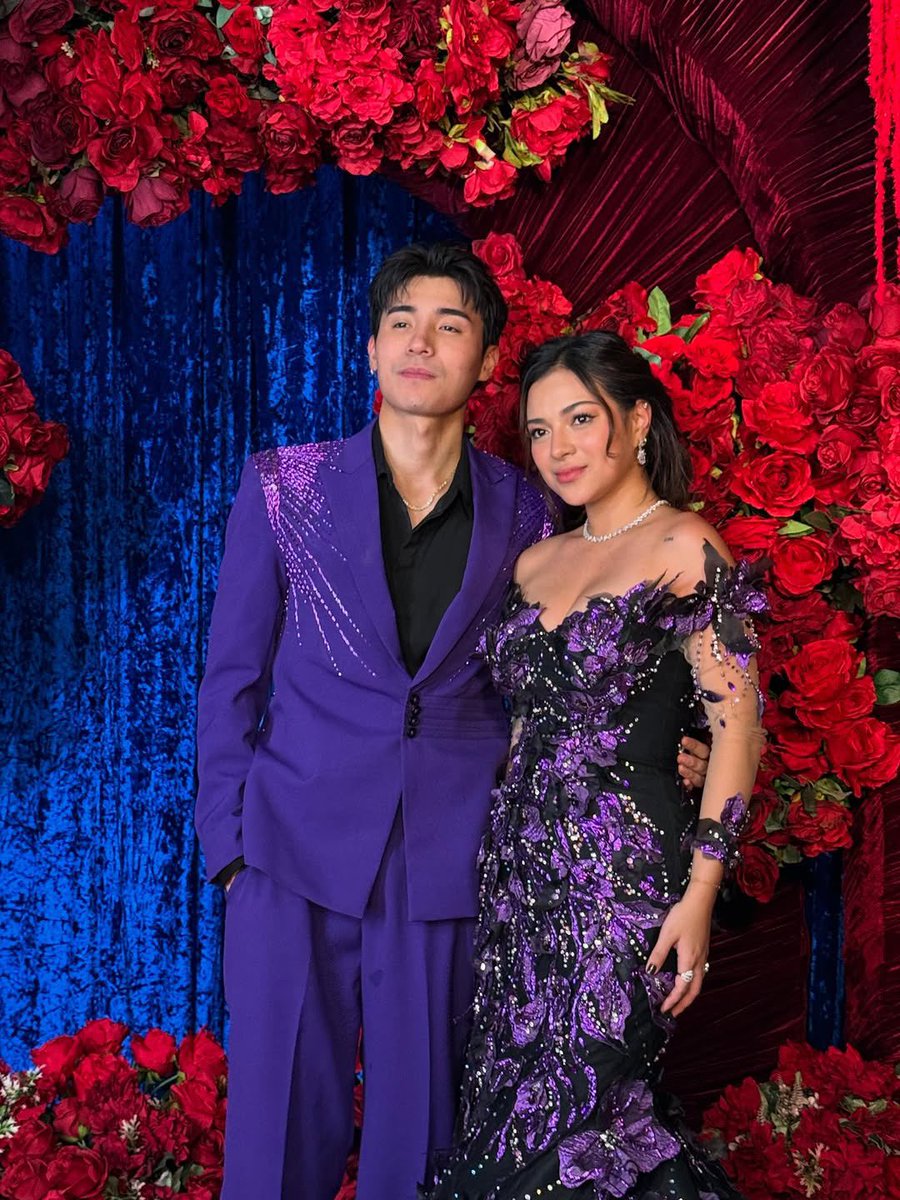 slxmnl's tweet photo. Mr. &amp; Mrs. Manalo everyone! https://t.co/wkCSRGNSW7