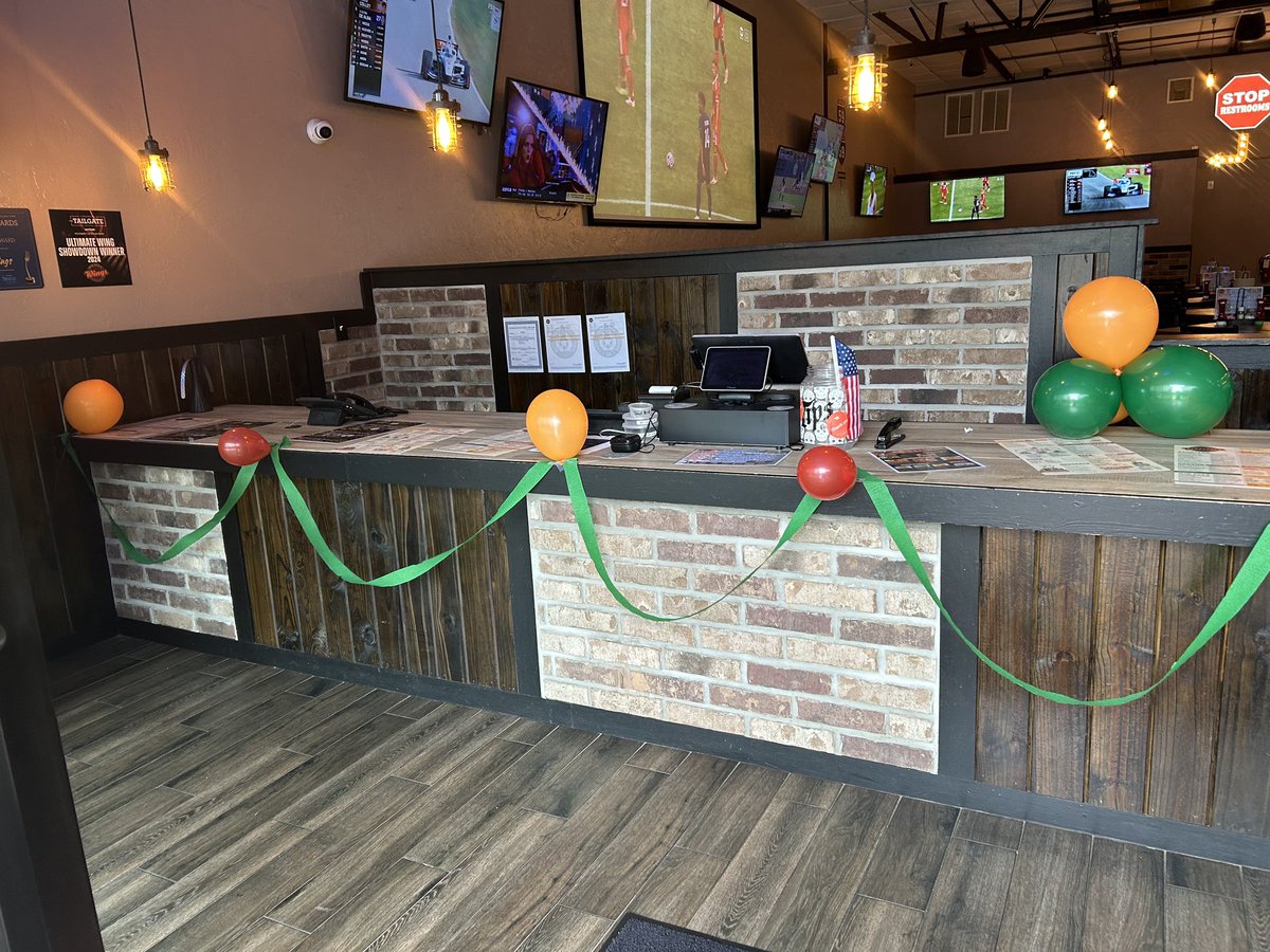 Let’s celebrate 10 years! 

Thank you Atascocita, without you we’re not at 14 stores today! 

10 wings for $10 all day! Dine in or Togo.

“Wing Season never Ends-Since 2015
