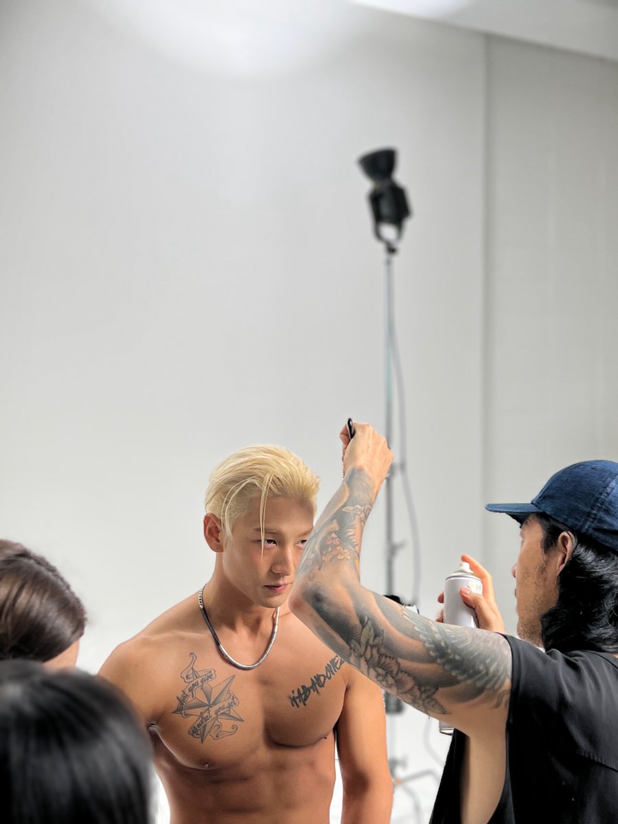 BaekhoToday's tweet photo. 250706 Baekho via Weverse!

“Miss u💙”

He shares some behind-the-scenes photos from his upcoming photoshoot for the August 2025 issue of Allure Korea!

#백호 #강동호 #BAEKHO #KANGDONGHO https://t.co/YyJofJRST9