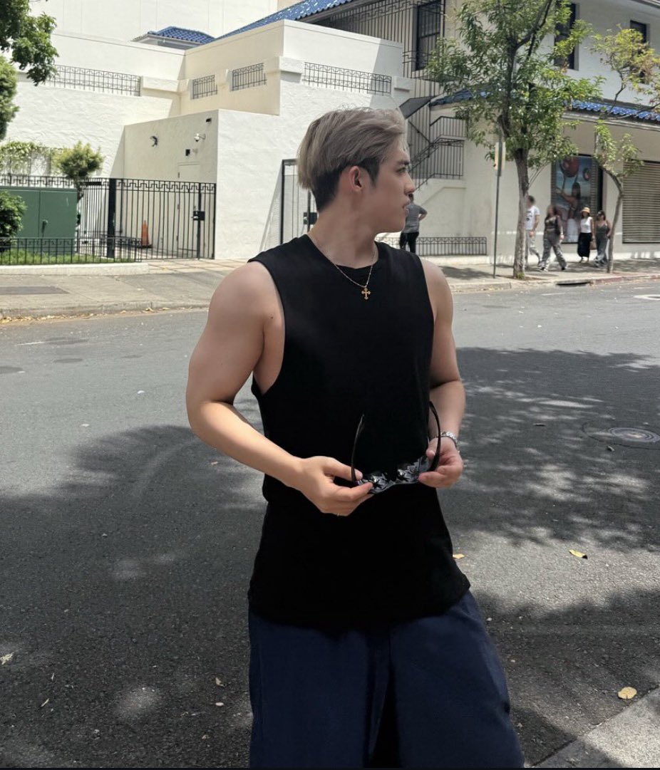 ︎︎︎︎ ︎ tweet media