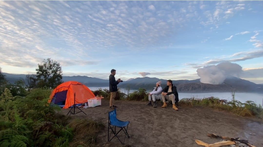 bromojava's tweet image. bromojavatravel.com
Camping on Mount Bromo is one of Our recommendation tour package to see the stunning views for Sunrise, Milky Way and Sunset #travel #bromojavatravel #mountain #camping #mountaincamping