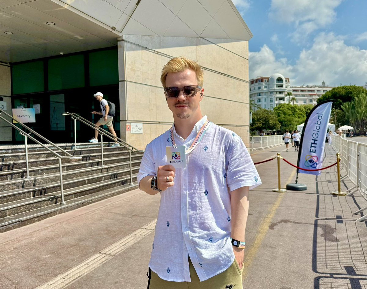 andriibondards's tweet image. Hacking in Cannes 🇫🇷 be like.
Kudos to the @ETHGlobal team for creating amazing merch.