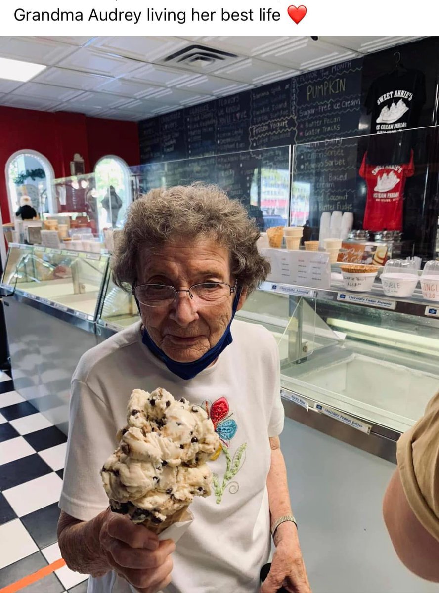 timmychermak's tweet image. My Grandma, Audrey Huisinga, turns 98 years old today. This means she has been alive for 39% of the entire history of the United States.