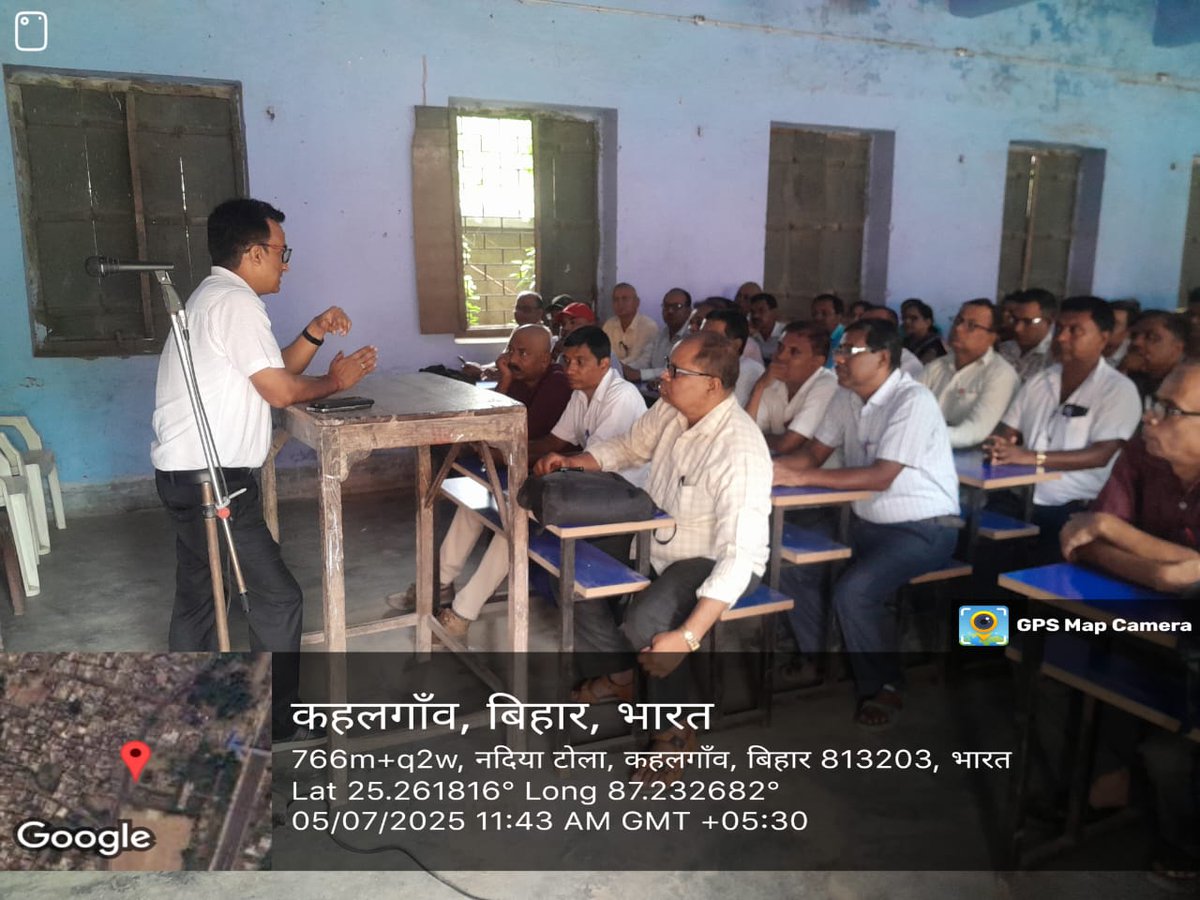 विशेष गहन पुनरीक्षण अभियान को लेकर बैठक-
कहलगांव के शारदा पाठशाला में प्रखंड विकास पदाधिकारी, कहलगांव द्वारा विशेष गहन पुनरीक्षण कार्य में बी०एल०ओ० को सहयोग प्रदान करने हेतु शिक्षकों के साथ बैठक आयोजित की गई।
#कोई_योग्य_मतदाता_छूटे_ना
<a href="/CEOBihar/">Chief Electoral Officer, Bihar</a>
<a href="/IPRDBihar/">IPRD Bihar</a>