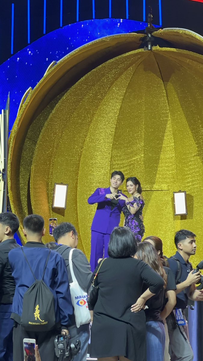chelsformb's tweet image. OUR BIG WINNER!

Congrats Mika and Brent!!💜💜💜💜💜