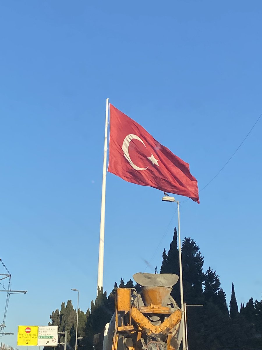bsrauzn1's tweet photo. Yemin ederim Dünyanın en güzel bayrağı bizim be iyi ki iyi ki Türküm🇹🇷 https://t.co/6aTe7CLqbk