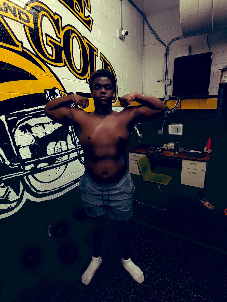 TrevonRodgers50's tweet image. 1% better everyday in the gym @moedouglass7_sr @ConleySmoot @Coach_Dressler @WVUfootball @AllenTrieu @CMAnderson247 @rivalskeenan @R2X_Rushmen1