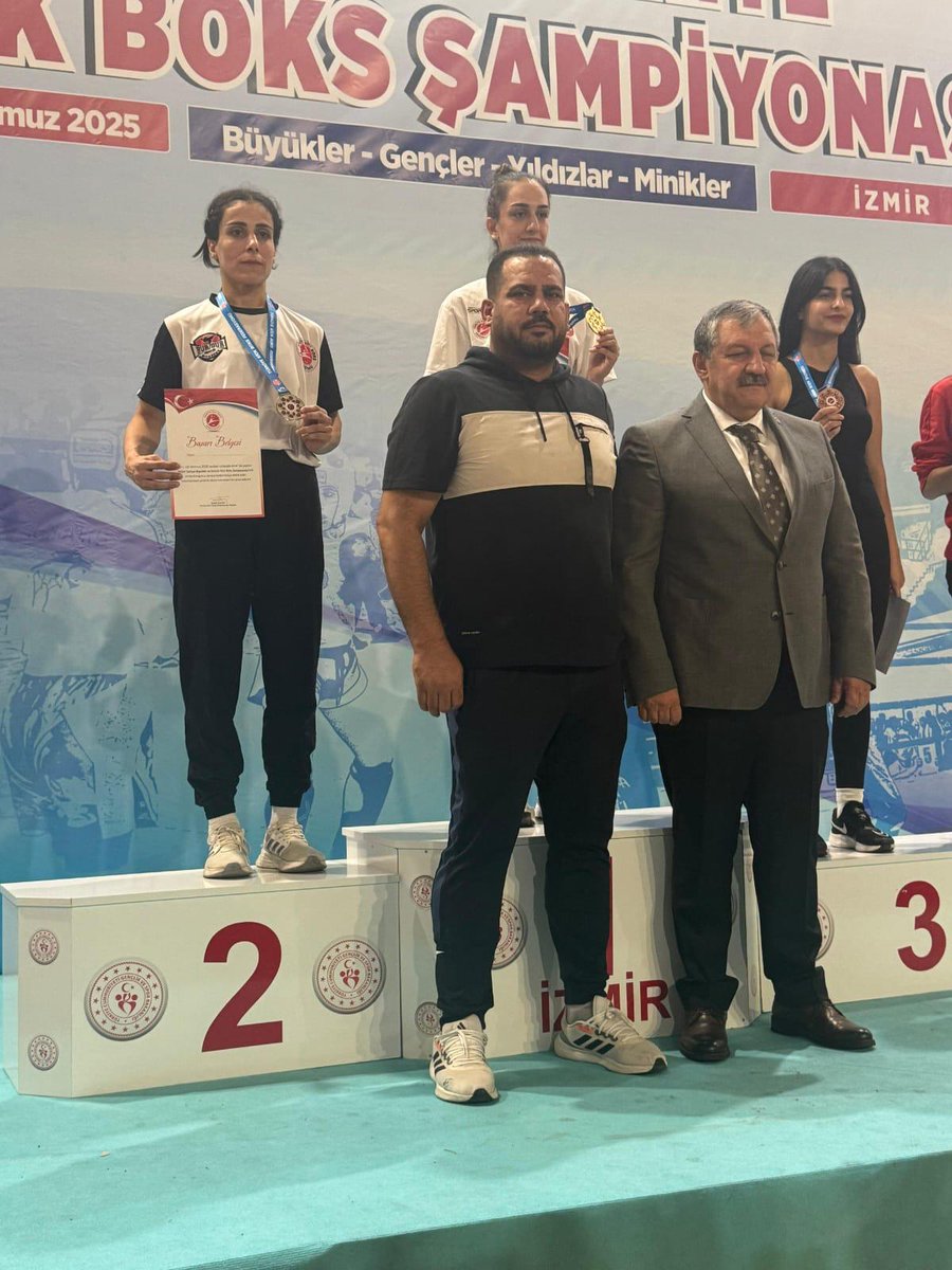 Şanlıurfa’mızın Gururu Zeynep Gültekin🥈

İzmir’de düzenlenen Kick Boks Türkiye Şampiyonası’nda, Şanlıurfa Büyükşehir Belediyesi Bireysel Spor Kulübü sporcumuz Zeynep Gültekin, 52 kg Büyükler Kategorisinde Türkiye ikincisi olarak bizleri gururlandırdı.

Bu anlamlı başarıda emeği