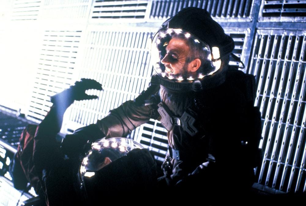 Outland (1981). Dir. Peter Hyams

Peter Hyams’ space-bound take on High Noon is a tense and compelling sci-fi western

thegenrejunkie.com/outland-1981-r…

#scifi #action #Classic