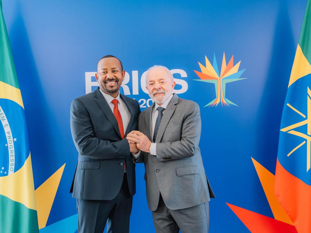 AbiyAhmedAli's tweet image. Ahead of the 17th BRICS Summit in Rio de Janeiro, I had the pleasure of meeting with President @LulaOficial to discuss bilateral and multilateral issues. Our meeting today marks another step forward in strengthening the relationship between our two nations, which has grown…