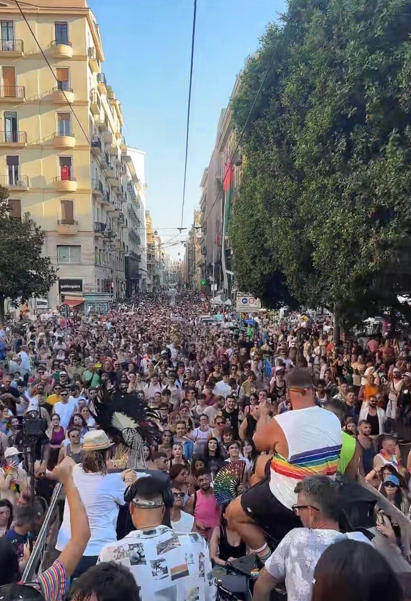 So many people 🫶

#zeudixnapolipride