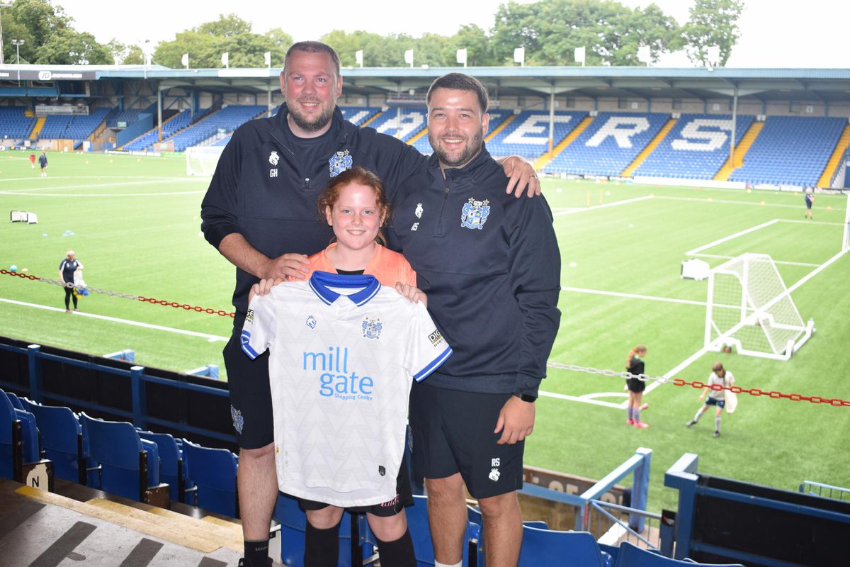buryfcjuniors's tweet image. It's been a very busy day at Gigg Lane with lots of girls down for the girls takeover and junior players signing on day.

⚪️🔵

#buryfc #partofit #buryfcjuniors #buryfcfamily