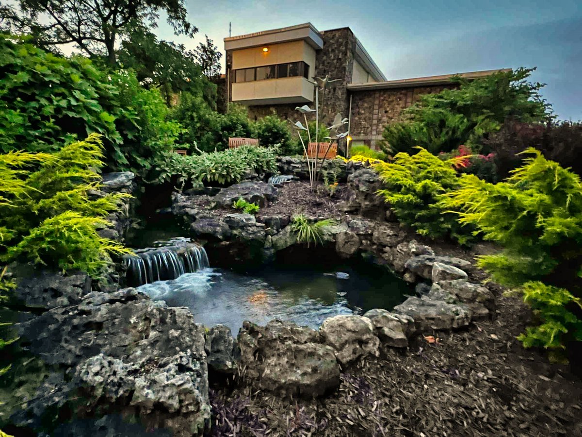 Looking for a peaceful spot with stunning views? Visit the Scripture Garden at College of the Ozarks—free and open to all, with views of Lake Taneycomo!

Explore more free things to do in Branson: branson.com/free-things-to…