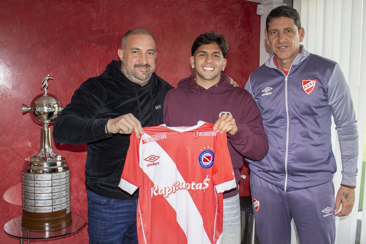 AAAJoficial's tweet photo. #AAAJ ✍️ Hernán López Muñoz #ElSemilleroDelMundo 🌎: San Jose Earthquakes de la MLS lo cede a préstamo hasta diciembre de 2026 con una opción de compra del 50%. ¡Bienvenido a la Tierra de D10S! 🥹❤️ https://t.co/eaErU4tYVt