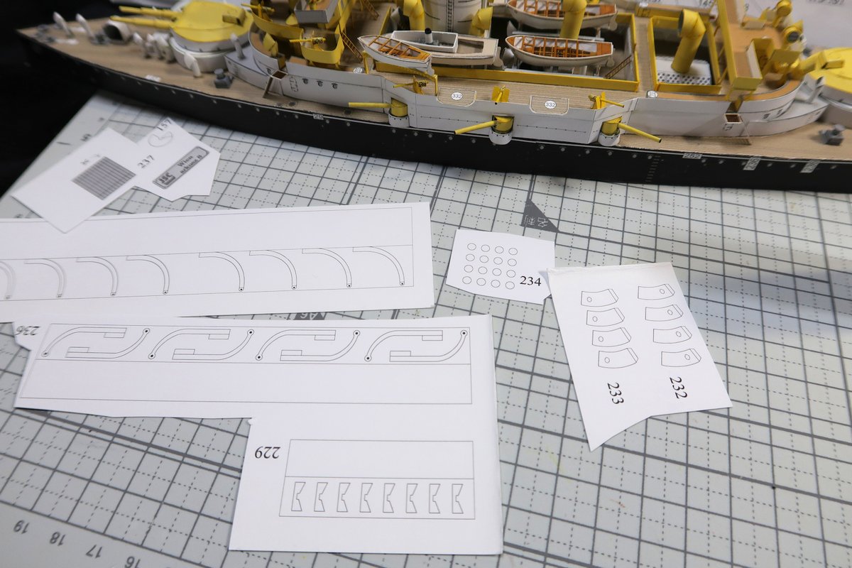 #ペーパークラフト
Austrian-Hungarian battleship SMS WIEN
(JSC 265) 1:250
モナルヒ級海防戦艦ウィーン
ダビットを取り付けボートを吊るしました