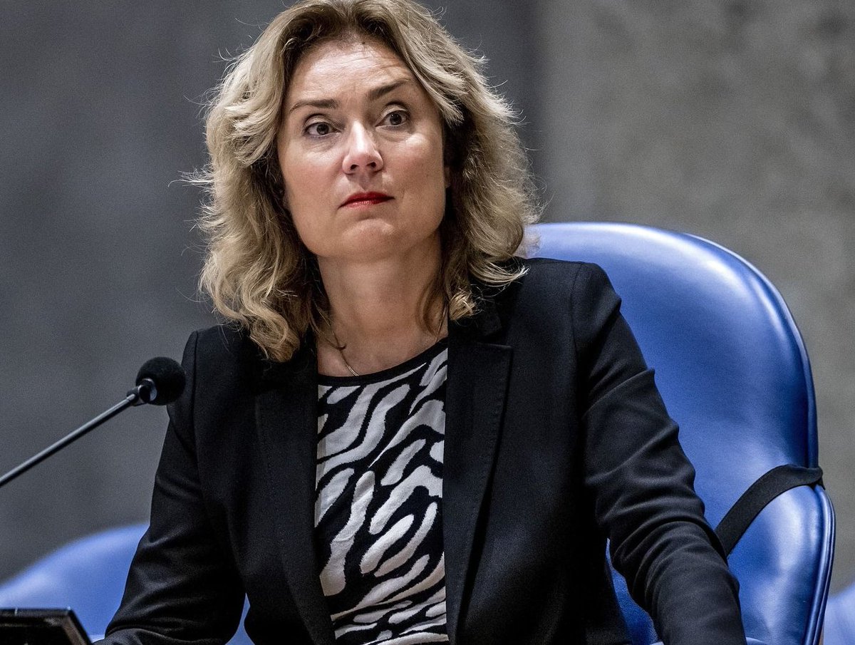 KAFKA_Dev's tweet image. Er komt eindelijk een onderzoek naar de affaire Arib &amp;amp; de kwalijke, strafbare rol van Vera Bergkamp! 
Stelling: Bergkamp moet boeten voor wat ze heeft geflikt! 

Doe een ❤️ &amp;amp; RT als je het eens bent!