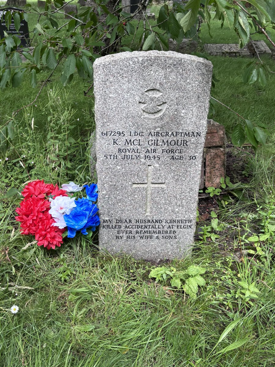 Thank you as always to <a href="/govanrearZ/">Wishyouwerehere#56</a>, <a href="/GrandadWolf64/">GrandadWolf 🎗️🧡🖤🐺</a>, <a href="/Eastwood1A1/">ALAN EASTWOOD OBE.</a>, <a href="/markweb73/">Mark 🏴󠁧󠁢󠁥󠁮󠁧󠁿🇬🇧 also known as Accyhammer🎗</a>, 
<a href="/JanetWhittake19/">Janet Whittaker</a>, <a href="/walksmimi/">ElizaW</a>, <a href="/DebrashawF/">Debra</a>, <a href="/SimonB1909/">Simon Bamford</a>, <a href="/sunnyayrshire/">Katy</a>, also to <a href="/KeyserSosse/">KeyserSosse</a> for laying the flowers, and all of our followers 🙏 
❤️🤍💙