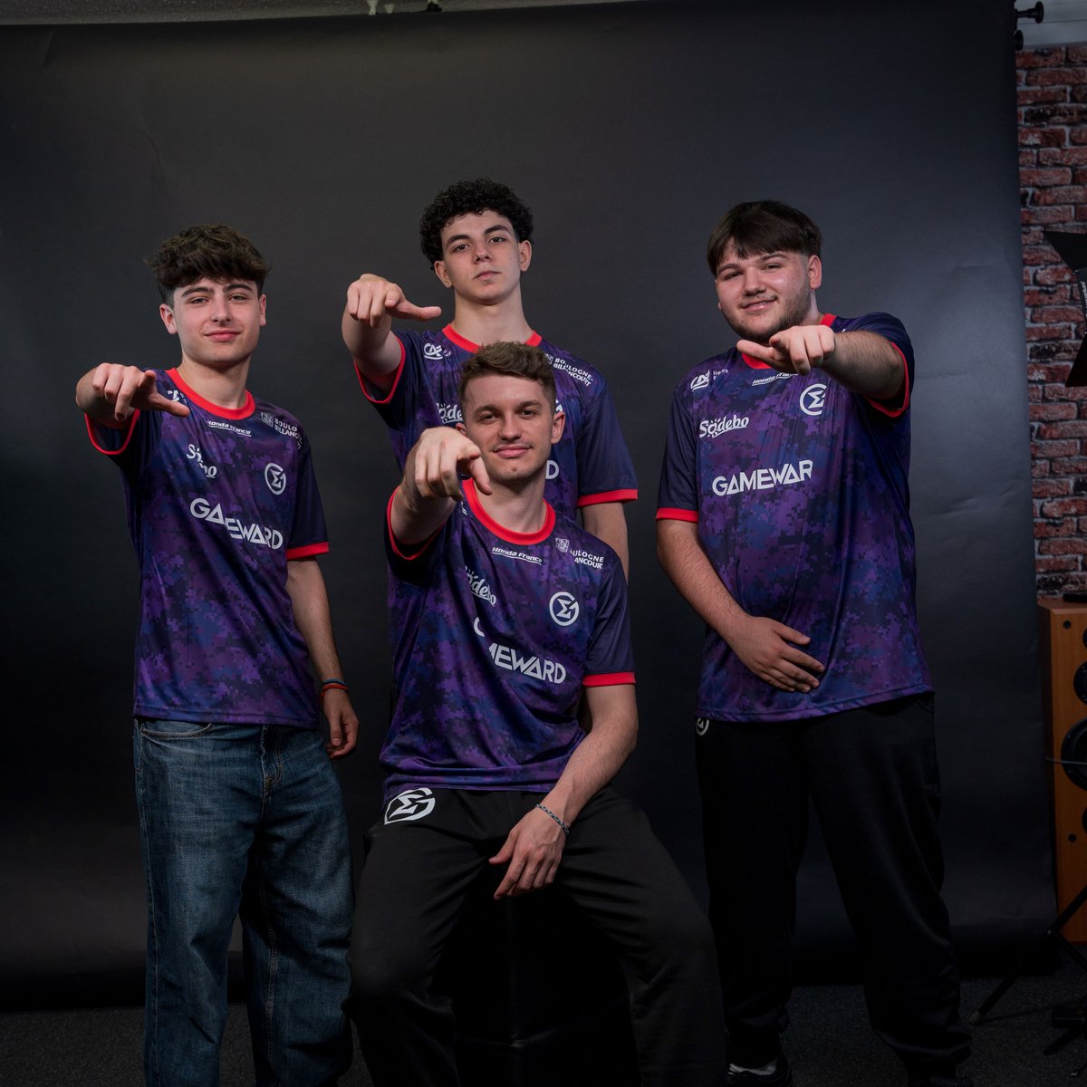 Ils sont beaux, talentueux et maintenant ils sont chez <a href="/GameWardTeam/">GameWard</a> 💜

POV exclu des 3 cracks 🔥 Rendez-vous le 15 juillet, dès le retour des cups, sur ma chaîne pour les voir en pleine action 😏