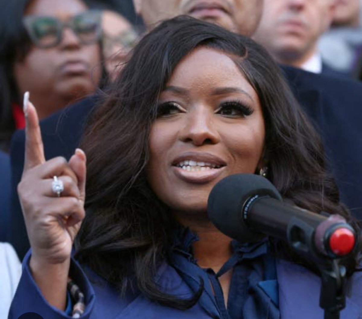 sneakersNcock tweet media