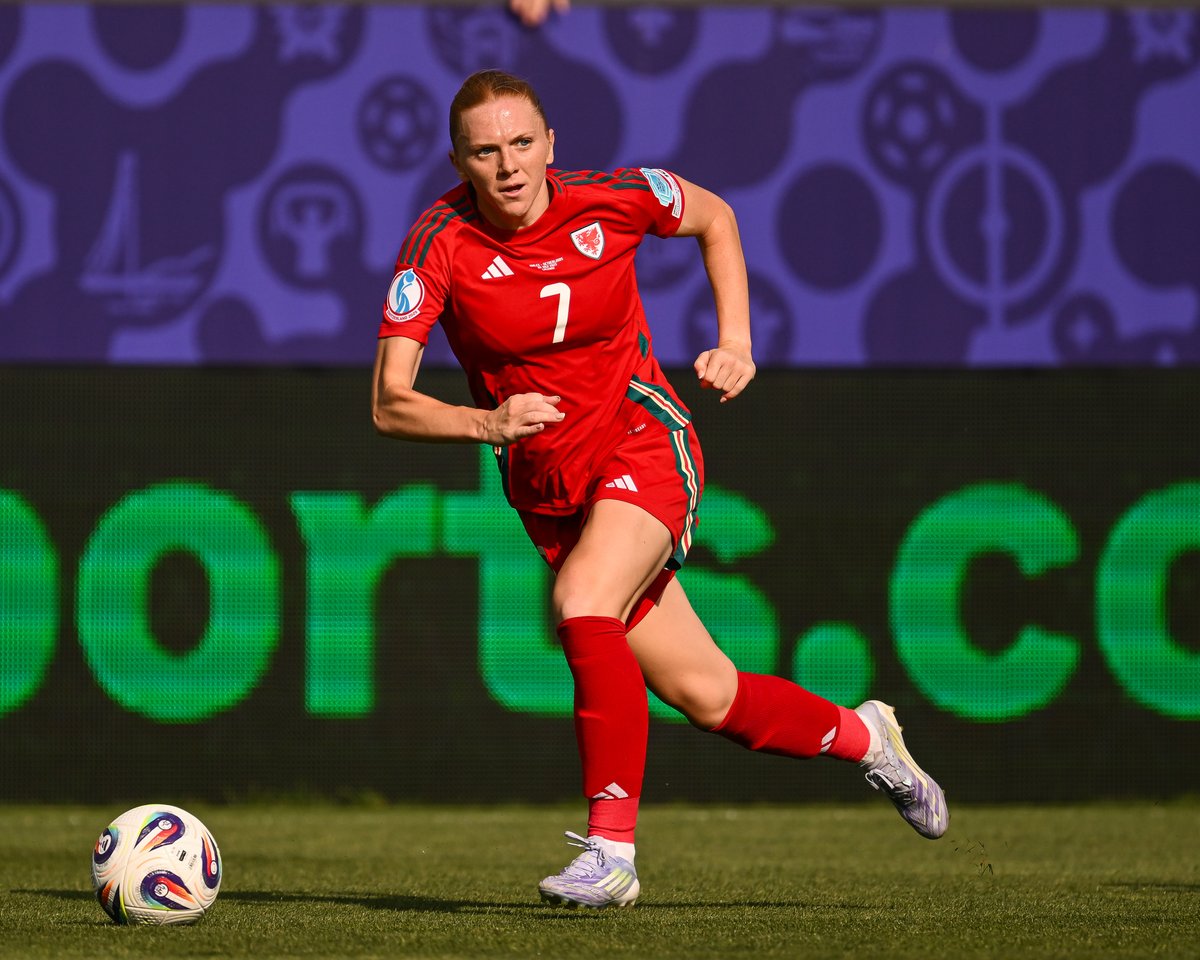 Sgorio ⚽️ (@sgorio) on Twitter photo Perfformiad cryf hanner cyntaf gan <a href="/Cymru/">Wales 🏴</a>, ond ergyd danllyd Vivianne Miedema yn rhoi'r Iseldiroedd ar y blaen ar yr egwyl 🔴
Cymru 0-1 Yr Iseldiroedd 🏴🇳🇱
<a href="/S4Cchwaraeon/">S4C Chwaraeon 🏴</a> | <a href="/S4C/">S4C 🏴</a> Perfformiad cryf hanner cyntaf gan <a href="/Cymru/">Wales 🏴</a>, ond ergyd danllyd Vivianne Miedema yn rhoi'r Iseldiroedd ar y blaen ar yr egwyl 🔴
Cymru 0-1 Yr Iseldiroedd 🏴🇳🇱
<a href="/S4Cchwaraeon/">S4C Chwaraeon 🏴</a> | <a href="/S4C/">S4C 🏴</a>