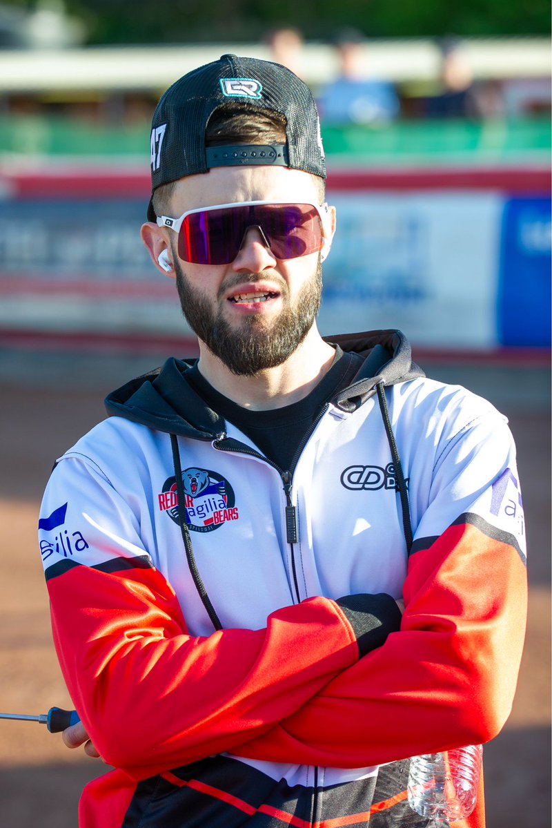 Riss (3/3)

Since last Sunday, I’m experiencing a recurrence of previous health issues which is causing major discomfort &amp; impeding my vision

I’m currently in the process of seeing professionals, so I can hopefully find answers to enable treatment &amp; return soon

📸 Colin Poole