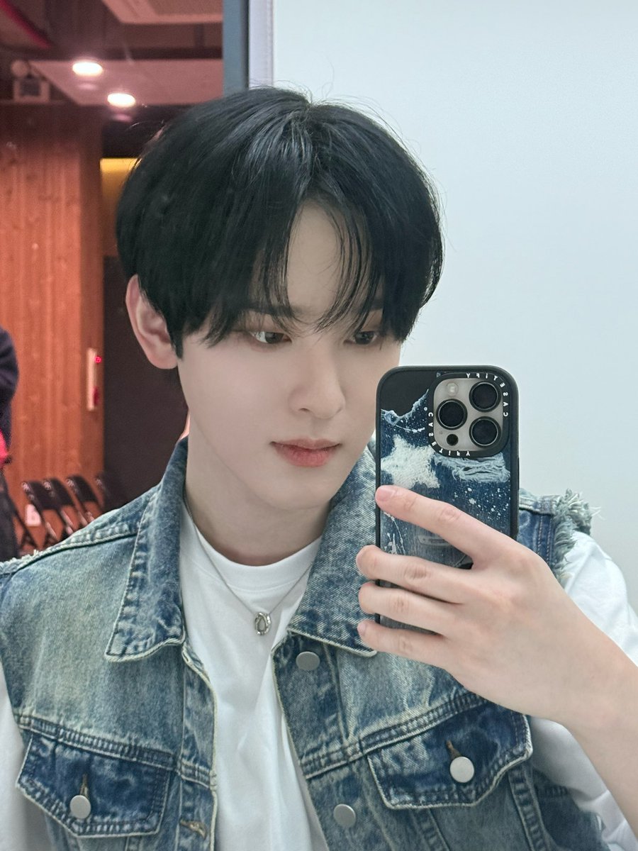 [#현식] 

🪞🐹📸😬

#XODIAC #소디엑 #HYUNSIK #현식