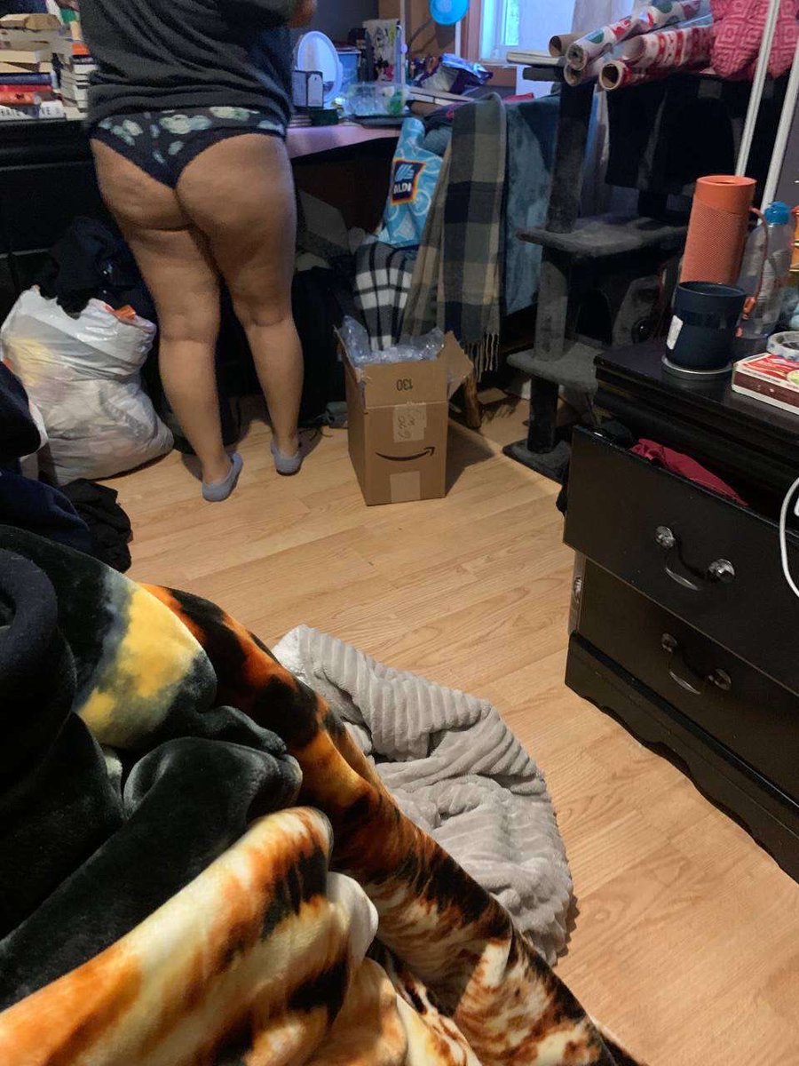 newe52's tweet photo. Cuck here. Really want my Latina gf to get fucked properly by a real since I can’t. Would love to chat, DM’s open 🥵 https://t.co/GvQez8XKEM