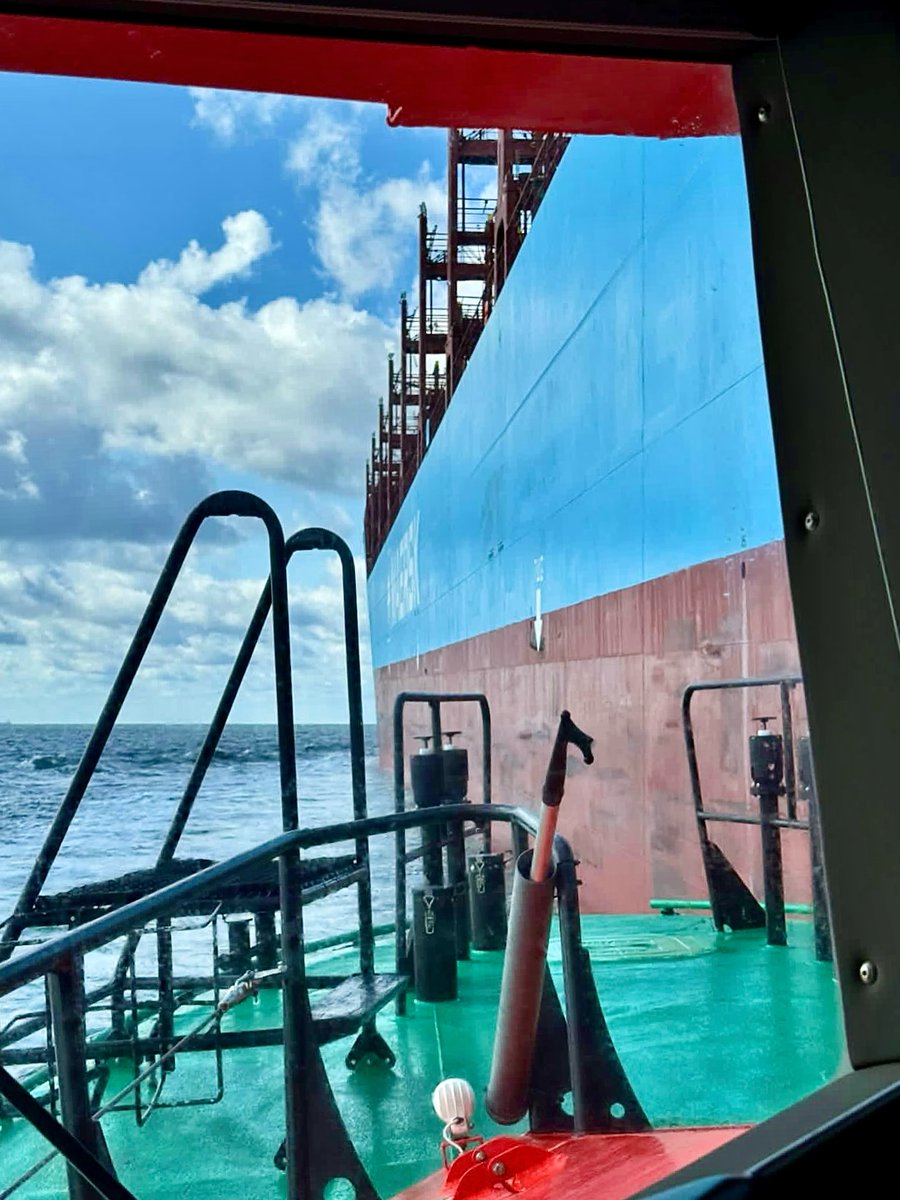Venta Maersk from a different perspective, seen from the DanPilot boat. 
.
#ventamaersk #perspective #maersk #danpilot #boat #seafarersarekeyworkers #noshippingnoshopping #colleagues #friends #sailor #seafarer #greatbelt #storebælt #transport #logistics #supplychain #ship