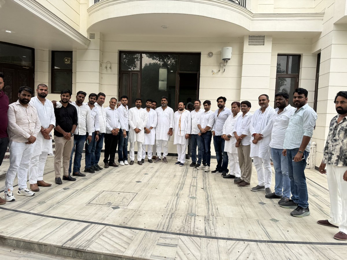 AvtarBhadanaMP's tweet photo. अनंगपुर गांव के विषय पर श्री अतुल प्रधान जी और देशभर से आए समुदाय के लोगों के साथ सकारात्मक चर्चा हुई। समर्थन और सहयोग के लिए सभी का हृदय से आभार। https://t.co/B7YWjQLPwQ