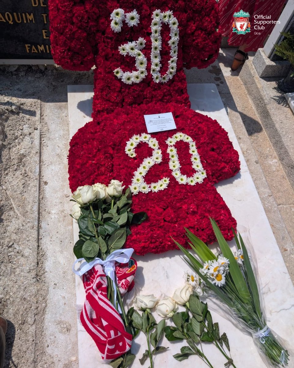 LFCGoa's tweet image. Honouring the legacy of Diogo Jota and his brother. Glad one of us made it. A solemn moment as we bid farewell to Diogo. Our no 20 Forever ❤️🇵🇹🕊️ #YNWA