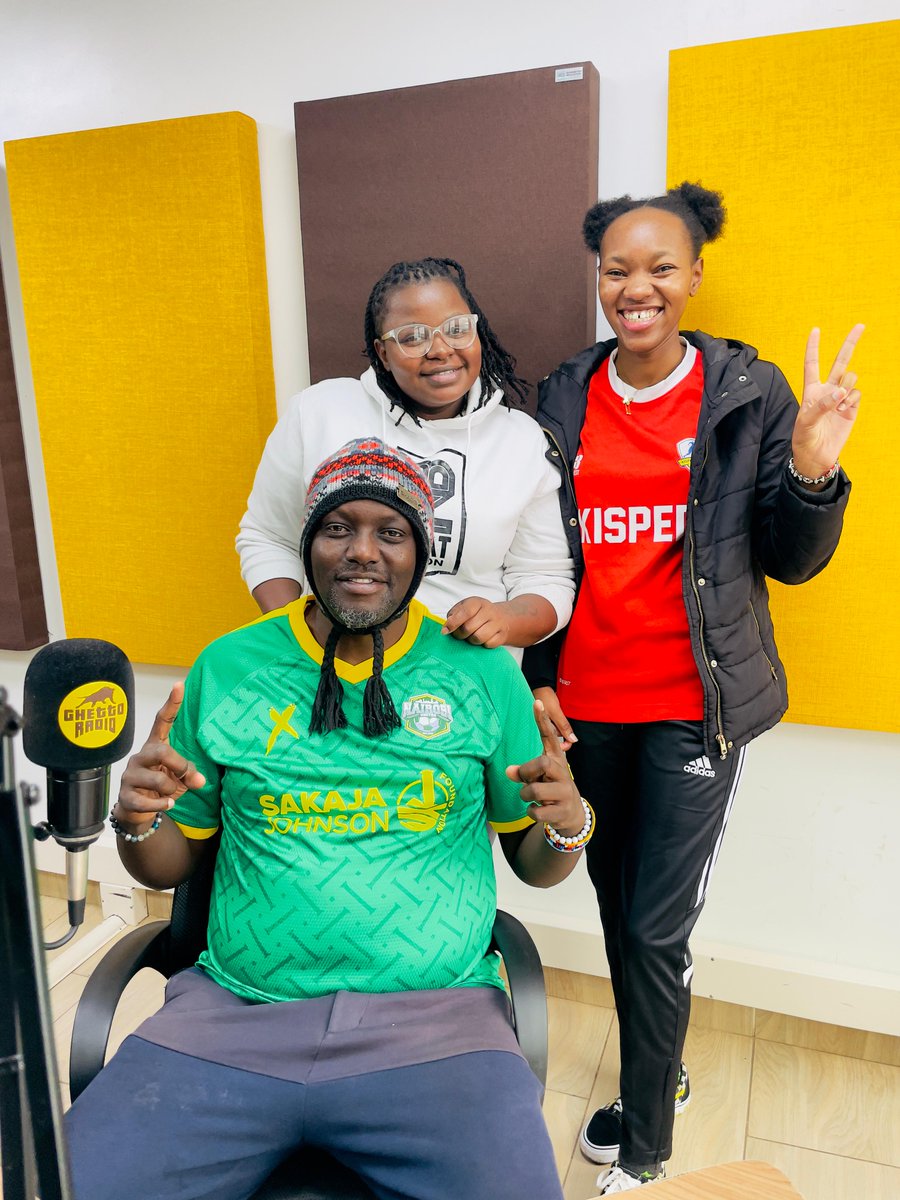 Weekendi ishajipa na njeve inapiga, lakini #Offside inapiga zaidi !! 
Githaa ni ya #Offside na <a href="/Curtiswakijeey/">Mohamed Kariuki</a> x <a href="/KairetuKene001/">Double K</a> alongside <a href="/DJMEXXY2/">DJ MEXXY</a> 
 
Keep it locked kama kawa for all the latest in sports mtaani na pia majuu from 3 - 8pm  

Namba ya nangos : 0711 443 886