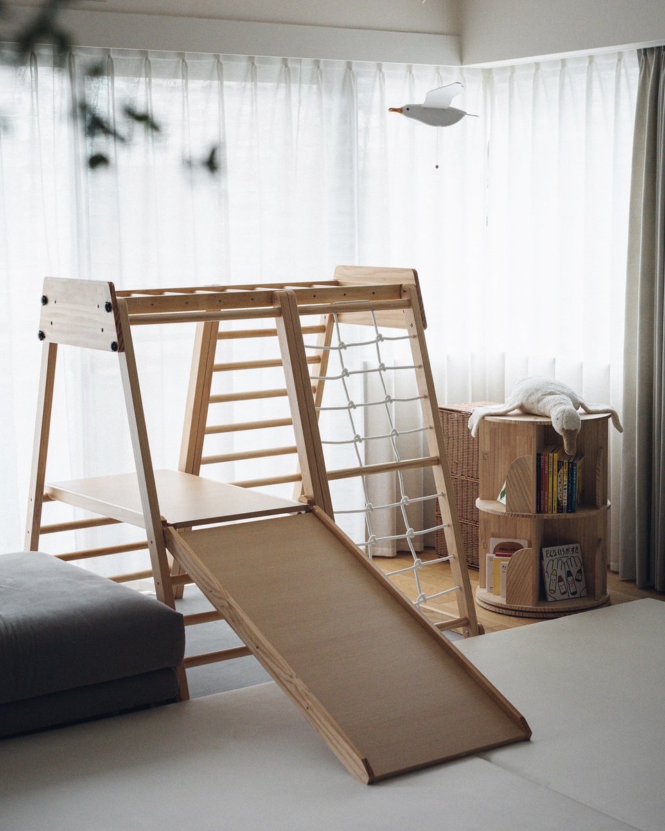 _norimai_'s tweet photo. 1年ですっかり子供部屋になってしまった我が家のリビング。 https://t.co/oElwnWIZ7L