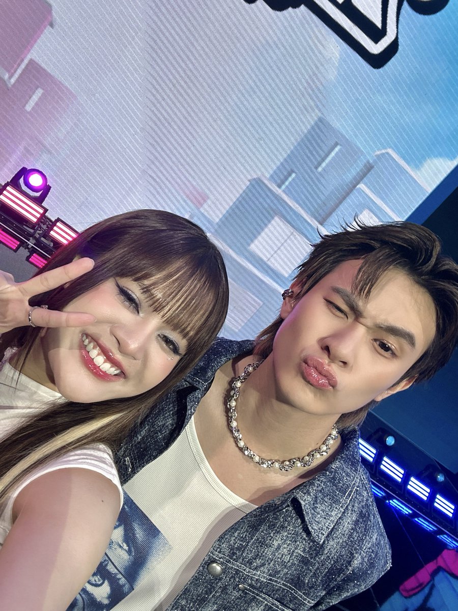 วันนี้เรามีนัดกับโจทย์เพลง ‘COOL’ ในรายการ ‘2HOUSES สองบ้าน หนึ่งฝัน’ กันน้าา เหล่าเทรนนีจะคูลเท่หรือฮอตระเบิดขนาดไหน มารอดูได้เลยย👀✨

⏰ เวลา 22:30 น.
📺 ทางช่อง one31

#JackieJackrin
#bamm #MANG_bamm
#2HOUSES_PROJECT 
#สองบ้านหนึ่งฝัน