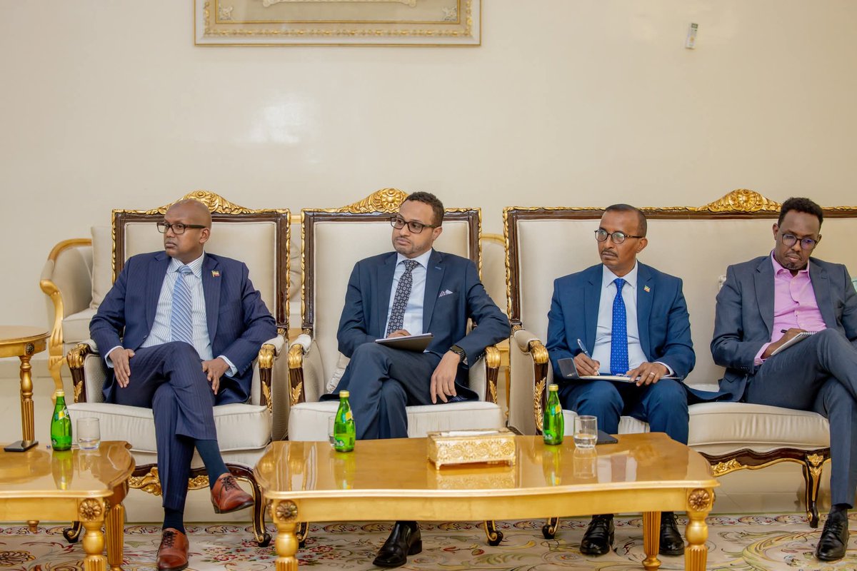 Presidencysl_'s tweet image. President Abdirahman Irro Receives EU Special Representative for the Horn of Africa and the Red Sea
Hargeisa, 5 July 2025 – His Excellency President Abdirahman Mohamed Abdillahi (Irro), President of the Republic of Somaliland, today welcomed to the Presidential Palace a…