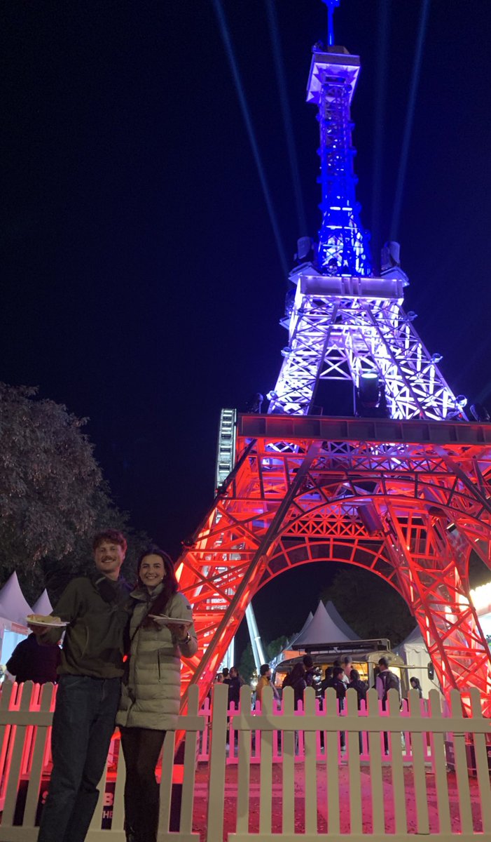 iamsherismith_'s tweet photo. Le French Festival était incroyable ! Bcp de crêpes, raclette, chocolat chaud et bien sûr la musique français et nouveaux potes. 🥖🇫🇷 https://t.co/W0fStRI8G9
