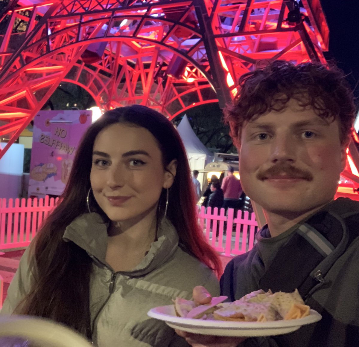 iamsherismith_'s tweet photo. Le French Festival était incroyable ! Bcp de crêpes, raclette, chocolat chaud et bien sûr la musique français et nouveaux potes. 🥖🇫🇷 https://t.co/W0fStRI8G9