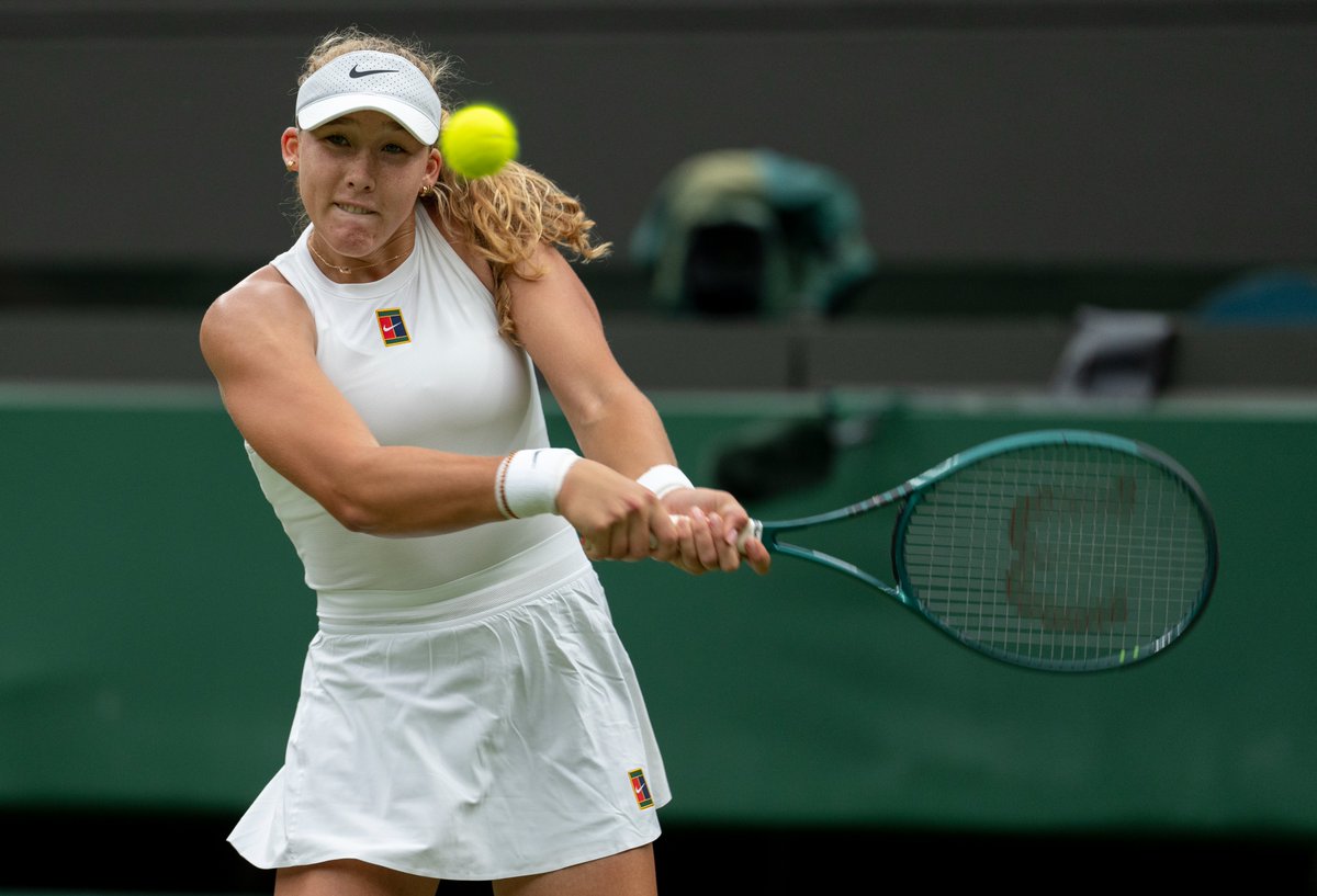Advantage, Andreeva ➡️

The first set goes the way of No.7 seed Mirra Andreeva, 6-1

#Wimbledon