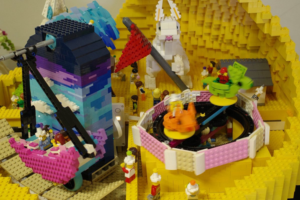 molさんの新作。"歩道橋とタクシー"の街を切り出してきたようなビネット好きだ!! 毎年拝見して毎度ビルドクオリティに驚かされるgenicさん作品。
 #JBF2025