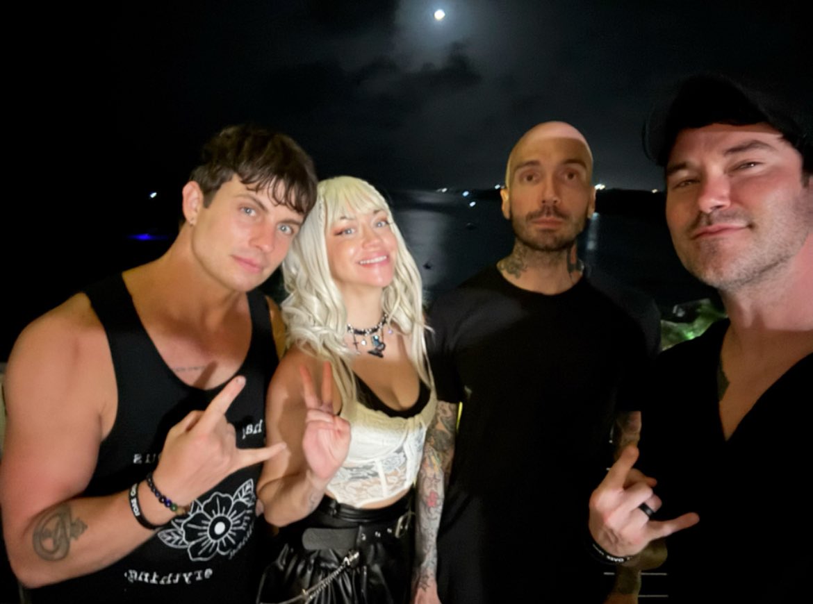 First show of the new era complete! Keep streaming and sharing the music! You have no idea what it does! 

NEXT: 7/25 Indianapolis, Indiana 🥹
❤️💚💙 #fandependent #independentartist