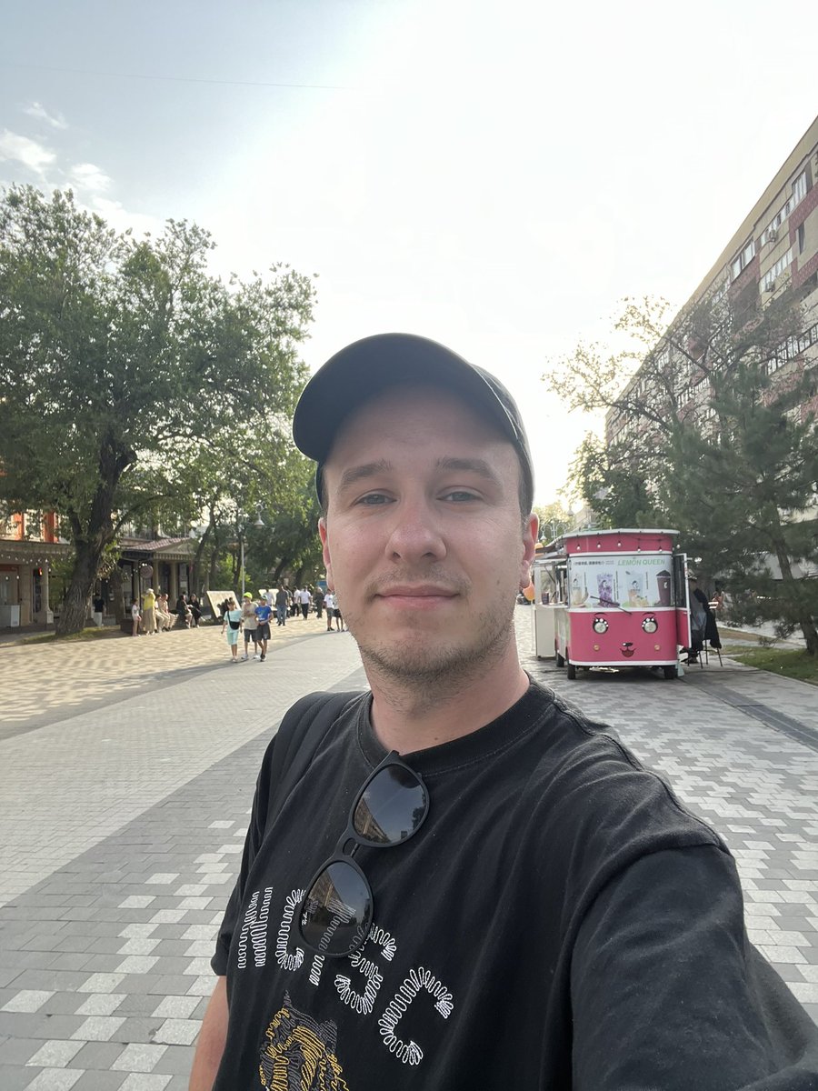 96Stats's tweet image. Took a 4 hour bus drive from Kyrgyzstan to Kazakhstan for $6.86! 😱
Far more people speak English here, although both of these countries can understand Uyghur as they’re all Turkic languages.
I was told before it was a waste to learn, but it’s very useful indeed i think!