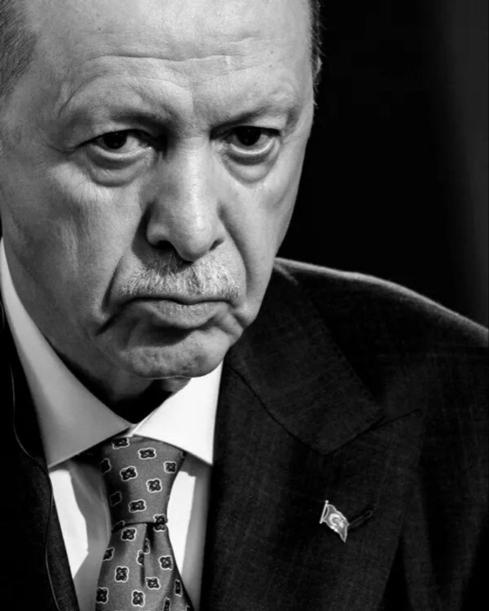 Erdoğan:

"CHP yöneticilerine tavsiyem sabredip, bağımsız yargının kararlarını beklemeleri yönünde. 

Bekle, sabret… Bağımsız yargı organlarımız kararını versin, zaten gerçek er ya da geç ortaya çıkacaktır."