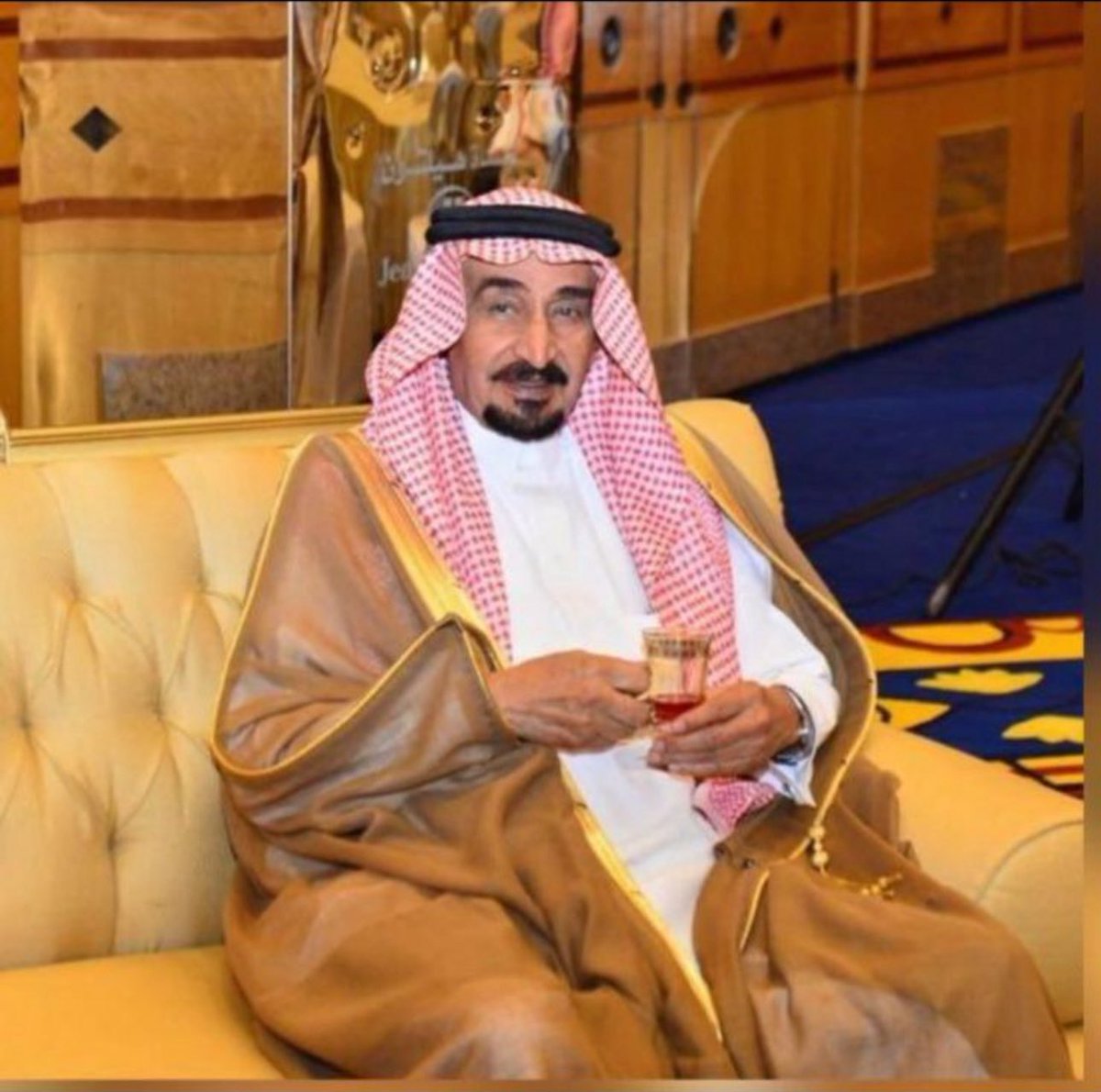 رحل من نحب…
رحل والدي وحبيبي الغالي الأستاذ عبدالله سعد القنب، المربي الفاضل الذي ربّى القلوب قبل العقول وترك أثرًا طيبًا في كل من عرفه بصوته الهادئ وخلقه الكريم  وطيب سيرته… في وداعه، مشى خلفه من أحبوه وتتلمذوا على يديه وكانت جنازته هي درسه الأخير في الوفاء 
شكرًا من القلب …