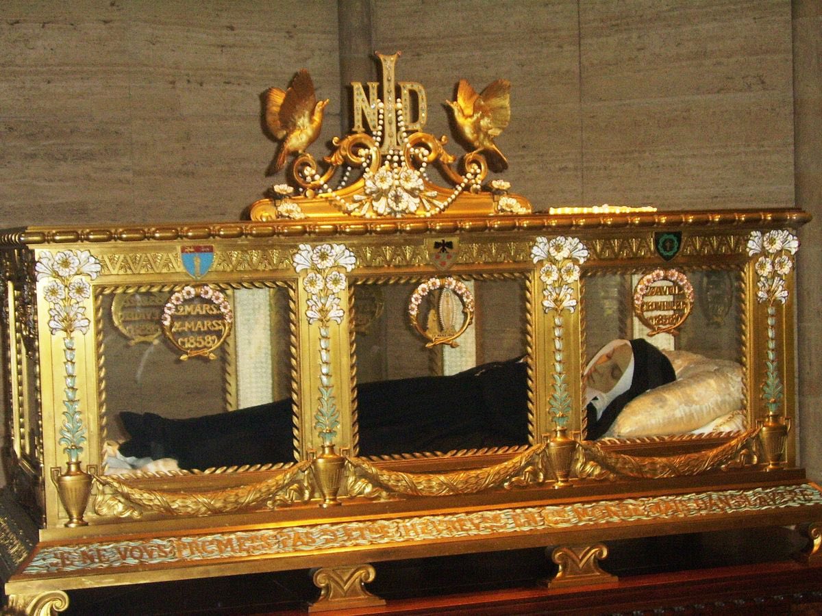 AdrianFPascal's tweet photo. The incorrupt body of St. Bernadette Soubirous:

In 1879, St. Bernadette Soubirous, visionary of Lourdes, died. 

When her body was exhumed 30 years later, it was found incorrupt, untouched by decay.

The Church marvels at it. Science is baffled. A sign of holiness from the Grotto.