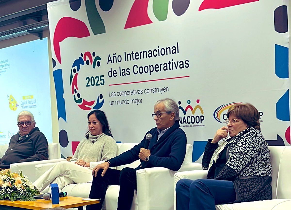 Hace uso de la palabra el Ministro de Trabajo, Juan Castillo, en la apertura del evento de celebración por el Dia Internacional del Cooperativismo.
<a href="/Cudecoop_uy/">Cudecoop</a> 
<a href="/inacoop/">INACOOP Uruguay</a> 
<a href="/FCPU_coop/">FCPU</a> 
<a href="/FernandezGCoop/">Graciela Fernández</a> 
<a href="/CAFUruguay/">CAF</a>