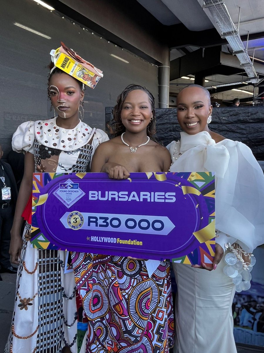 HWBFoundation's tweet image. 🎉 A standing ovation for our future fashion leaders! 👏
The Hollywood Foundation proudly awarded bursaries to our top 3 Young Designer Award finalists at #HDJ2025! 💫
#HWF #HollywoodbetsDurbanJuly #YoungDesigners