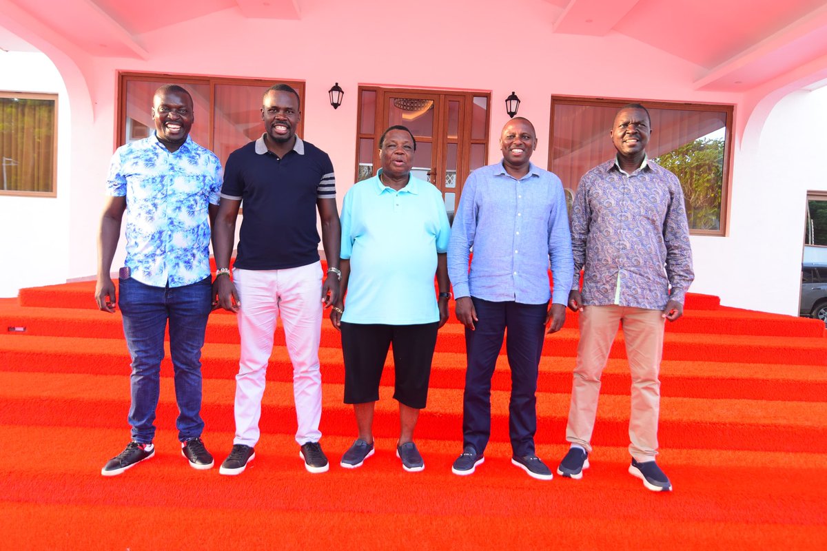 Yesterday, at my residence in Bofa, Kilifi, I had the pleasure of hosting a luncheon for over thirty Members of Parliament who were in the county for an economic empowerment mission. 

The delegation was led by the President’s Aide, Mr. Farouk Kibet and the Majority Leader of the